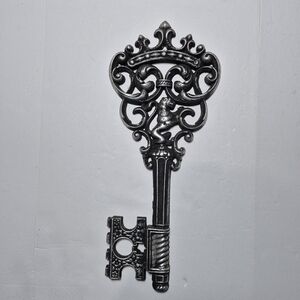 Vintage MCM Dart Industries‎ Plastic Gold Key Wall Decor 17" L Lion Figure USA